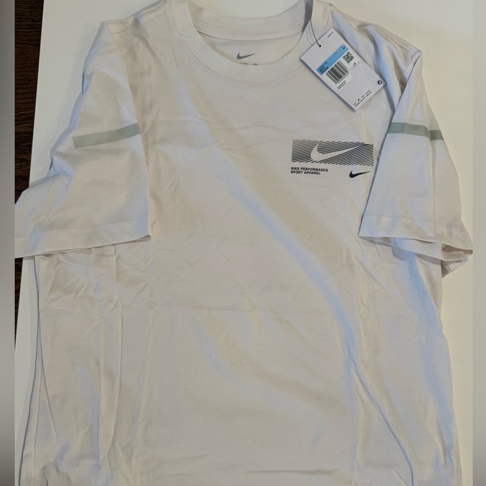Nike NWT men’s Tshirt Medium